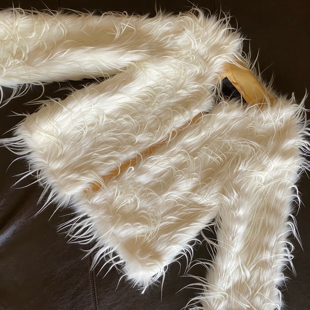 🔥STAY WARM & FASHIONABLE 🔥FURious Fur faux coat